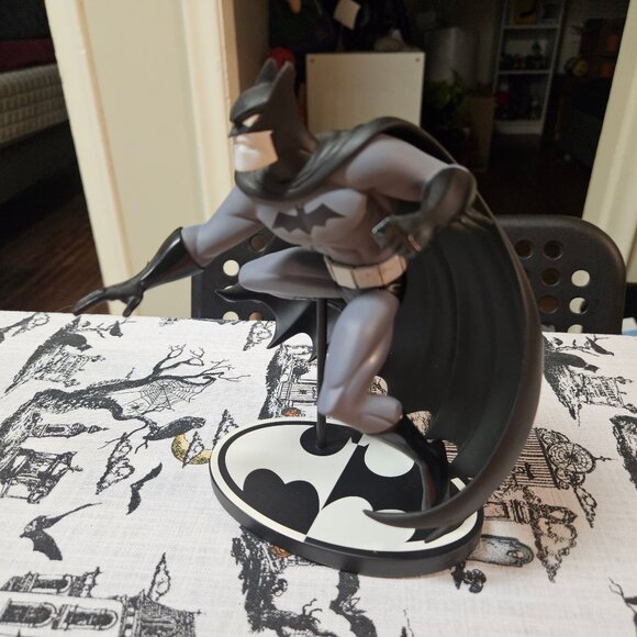 DC Direct Batman Black & White Animated Series 7" Statue 1875/4000 Bruce Timm - Picture 5 of 12